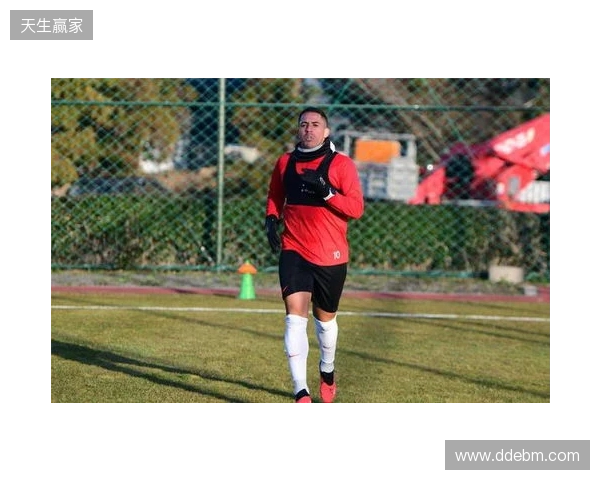 记者:韦世豪当蓉城队长并不意外 他和罗慕洛刘殿座携手带队前进 记者:韦世豪当蓉城队长并不意外 他和罗慕洛刘殿座携手带队前进